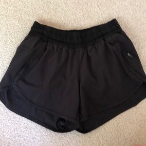 Lululemon tracker shorts